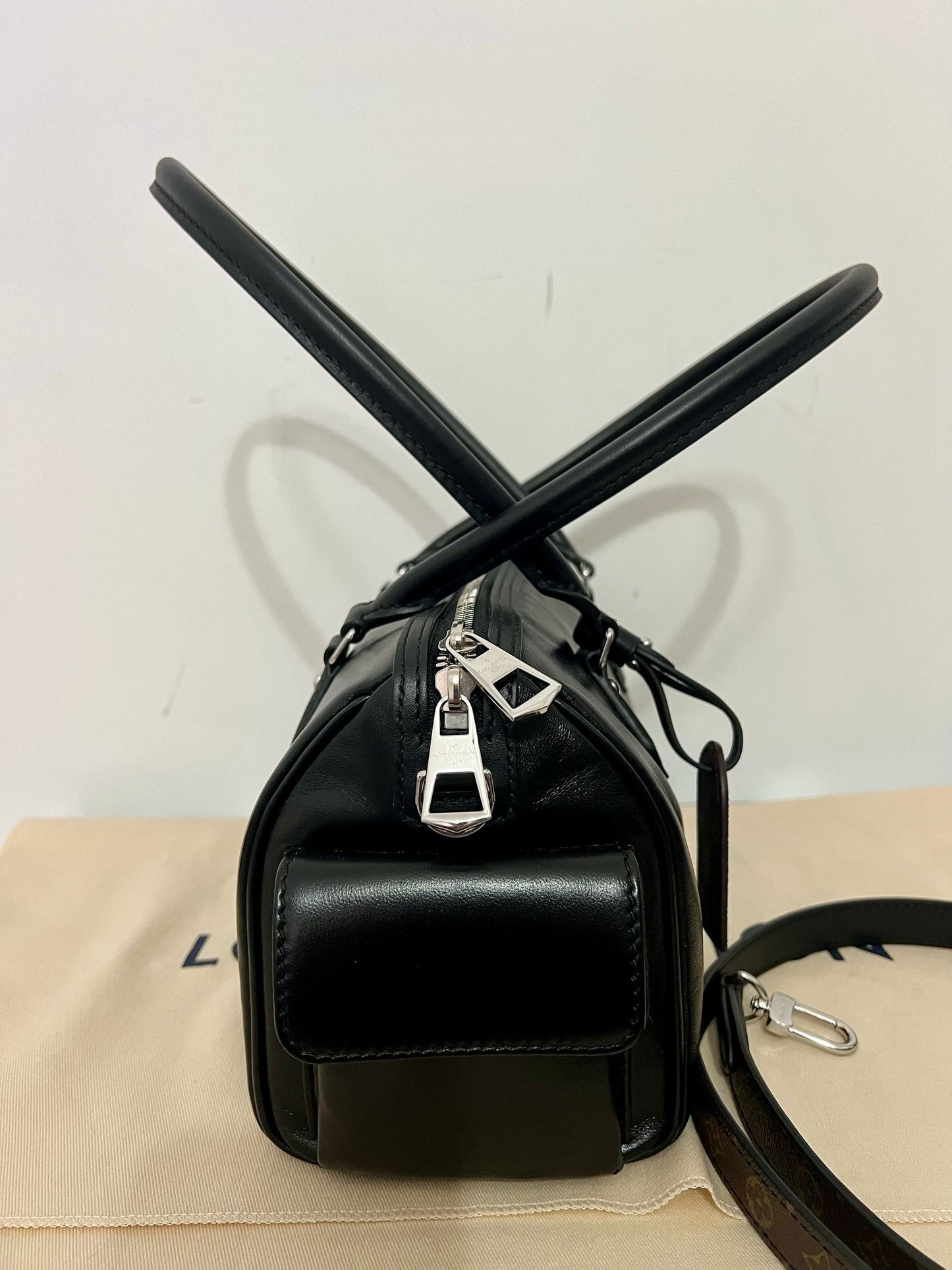 LV speedy cargo Vibe