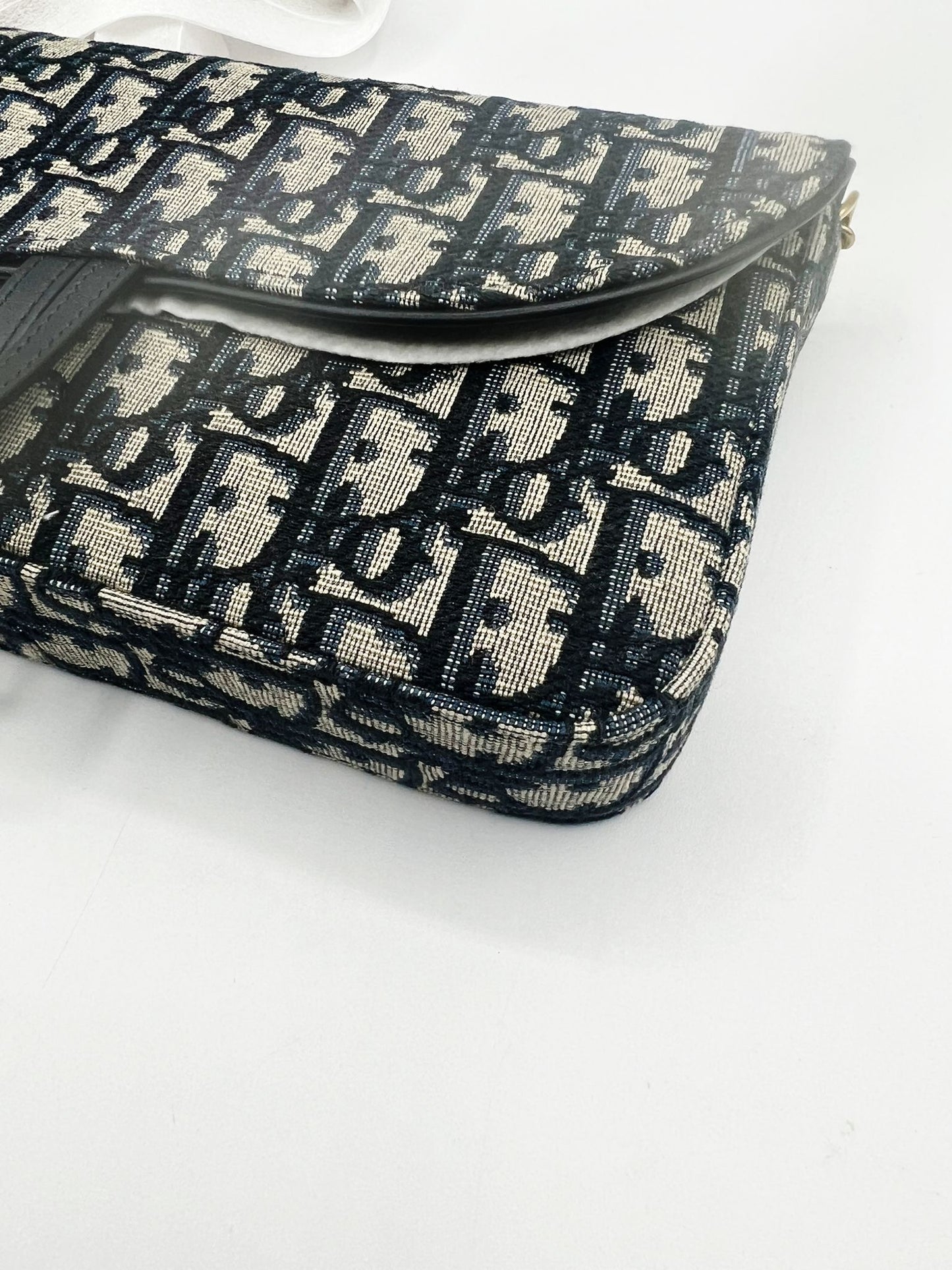 Saddle crossbody clutch