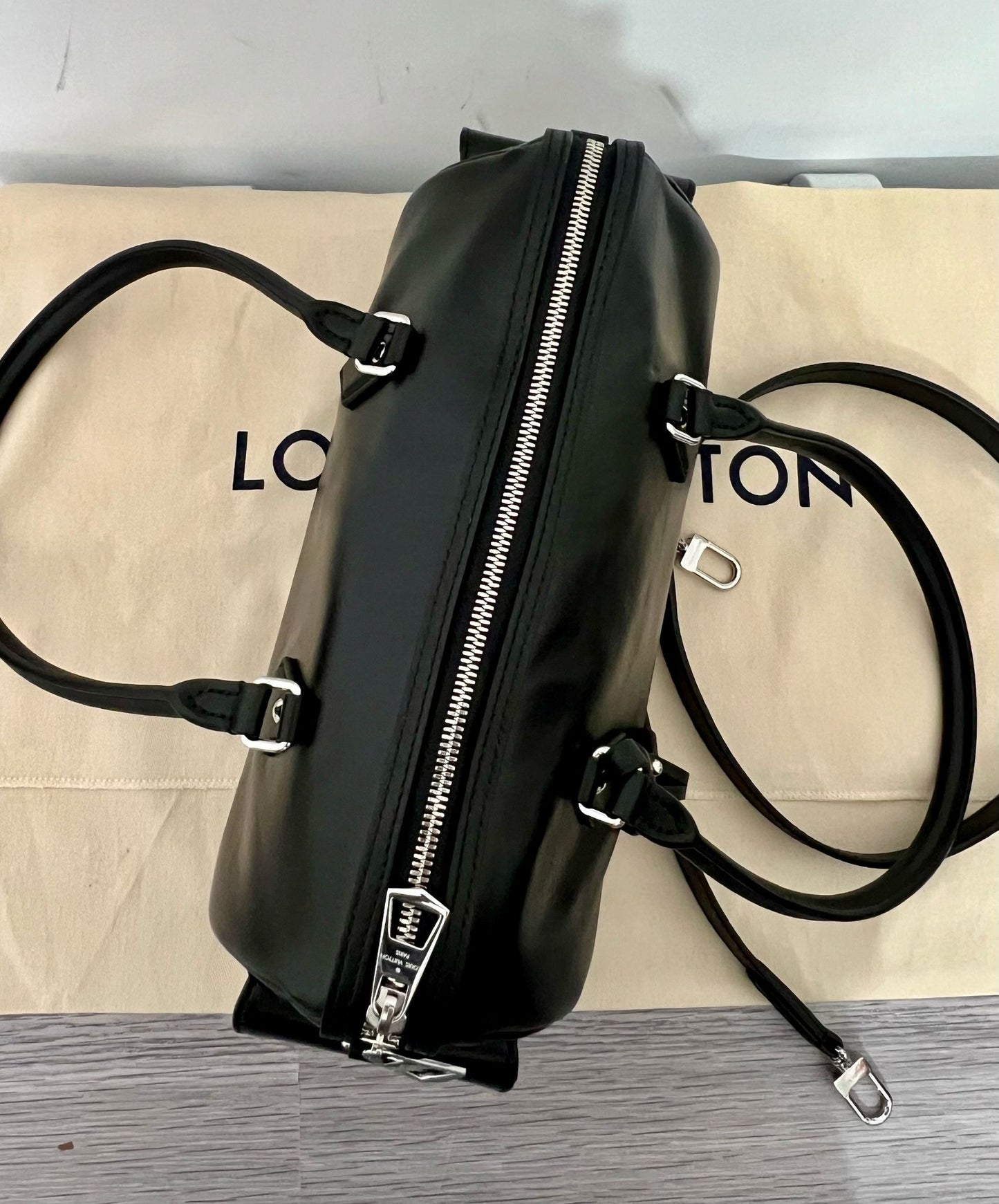 LV speedy cargo Vibe