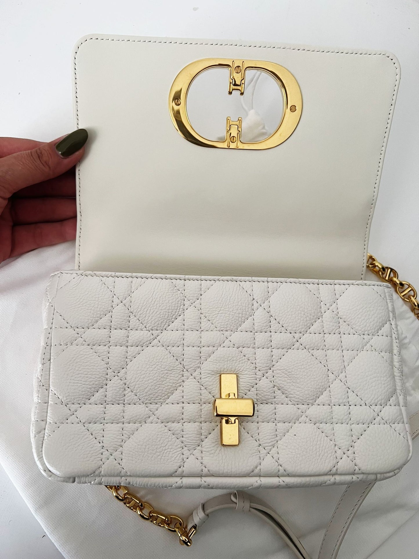 Small Caro white
