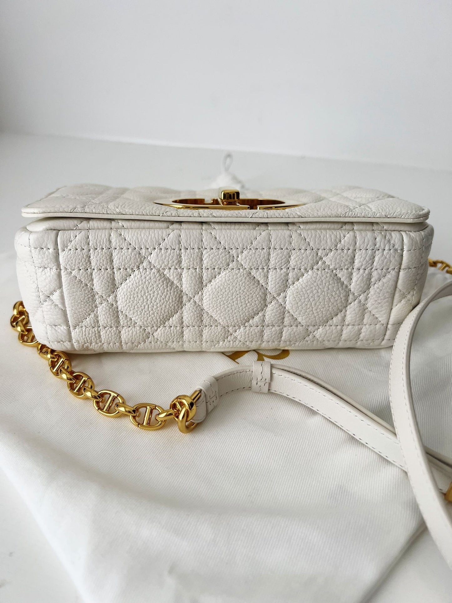 Small Caro white