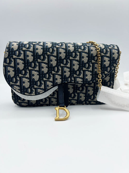 Saddle crossbody clutch