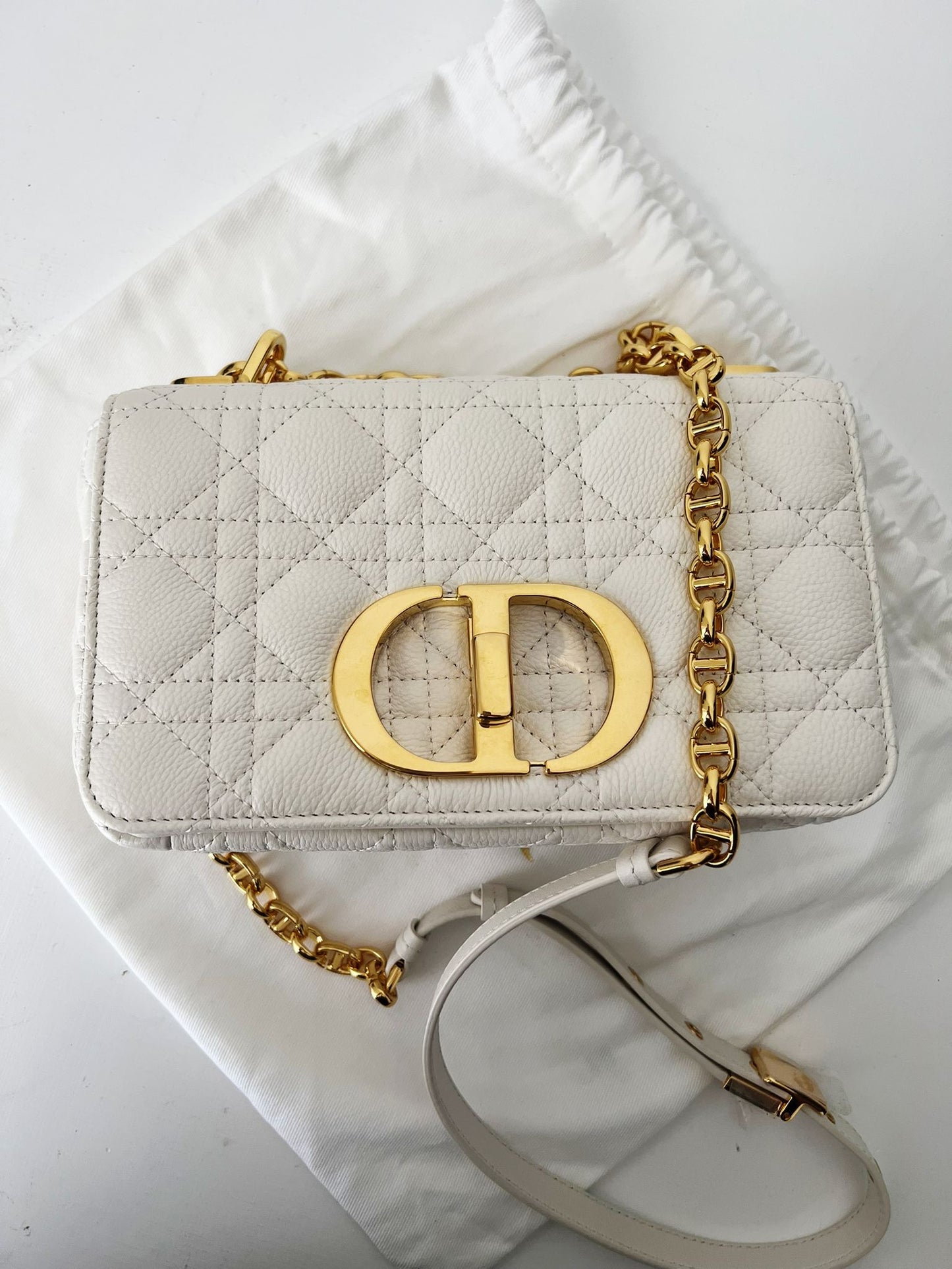 Small Caro white