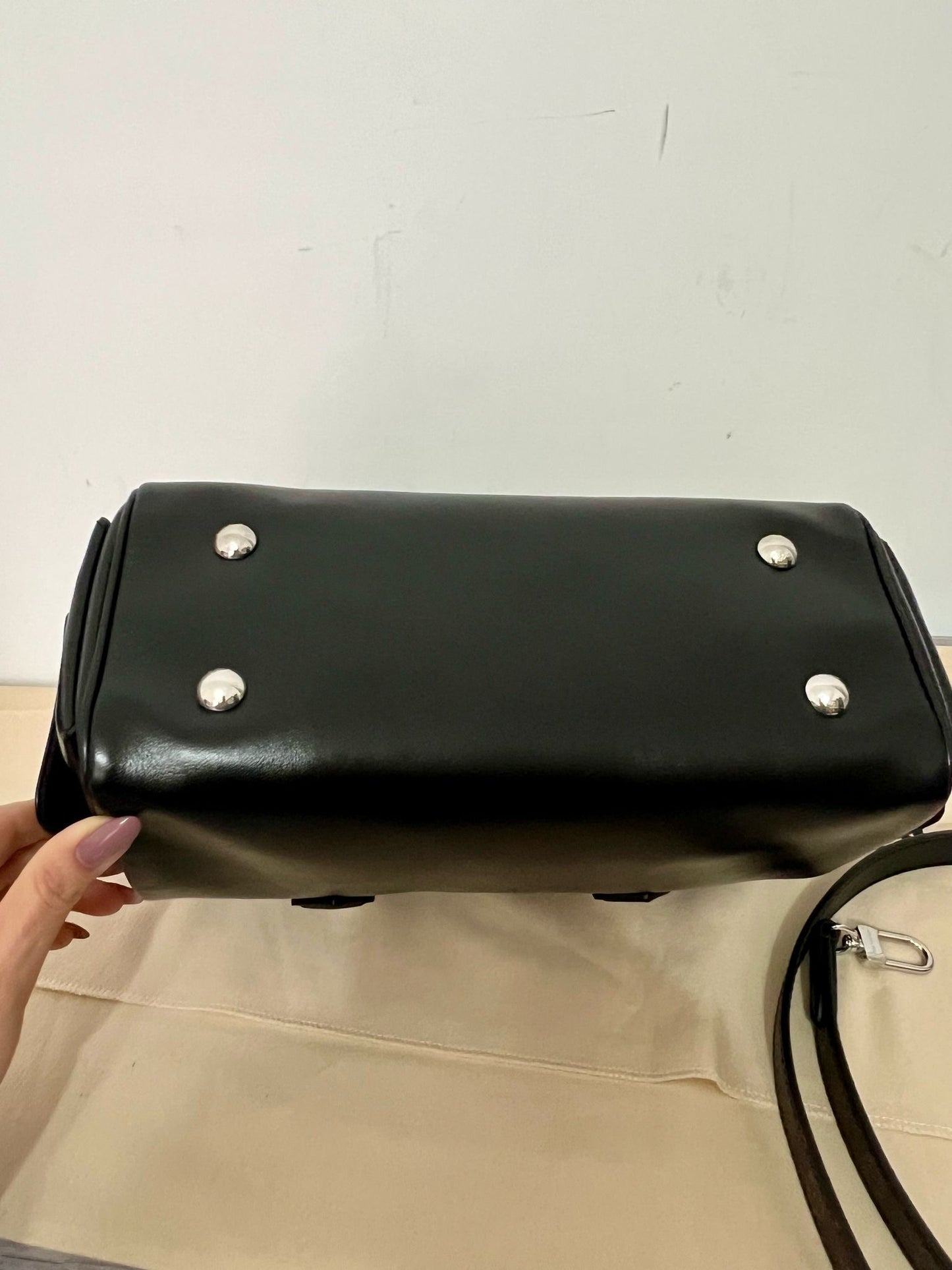 LV speedy cargo Vibe